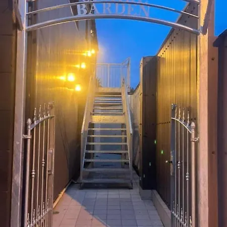 Capsule hotel Claire Barden Boutique *