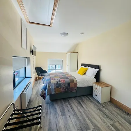 Claire Barden Boutique Capsule hotel *